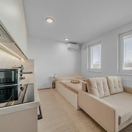 Pri Letisku,spojenie Do Centra Apartamento